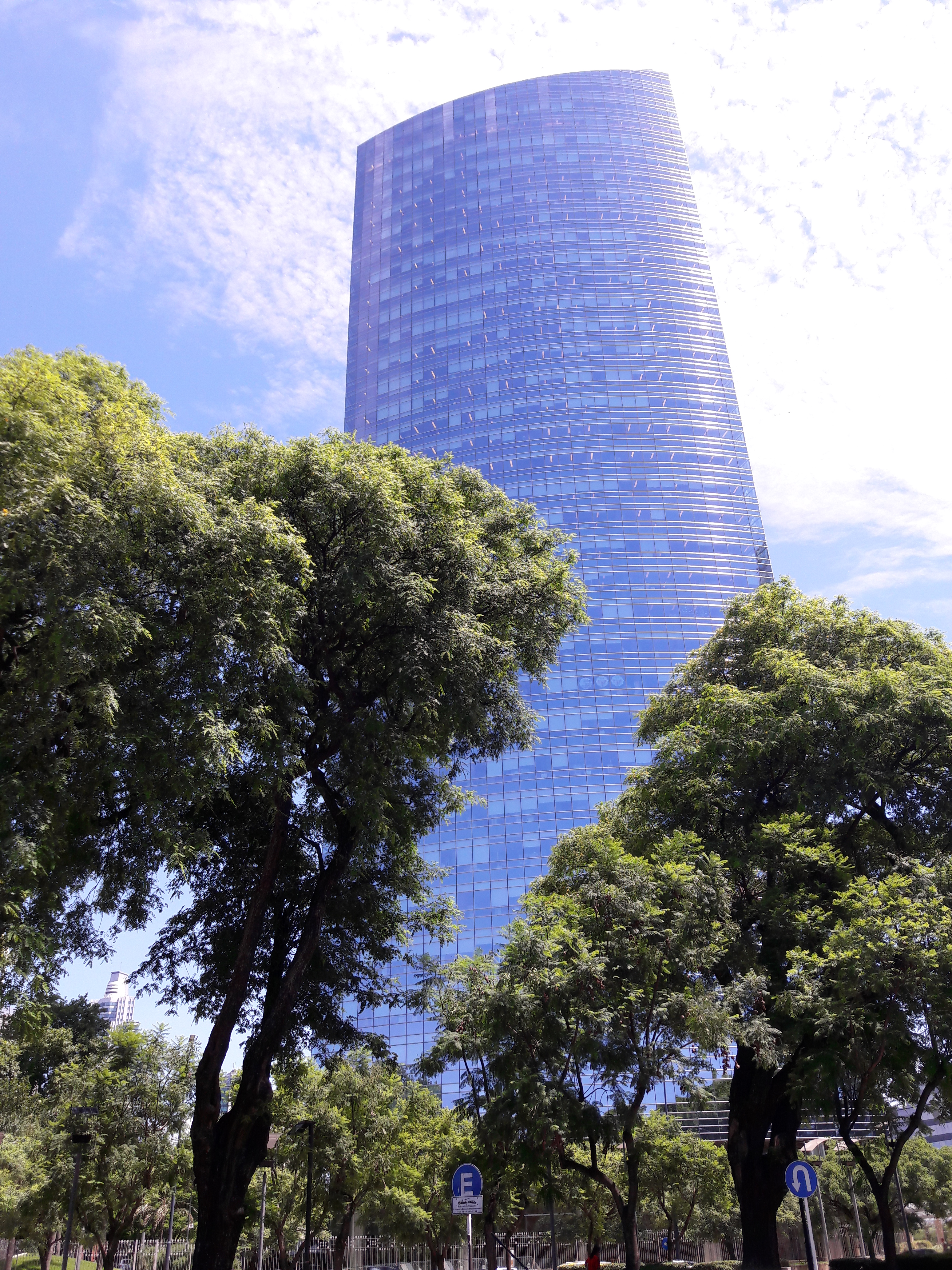 Torre YPF (imagen ilustrativa)